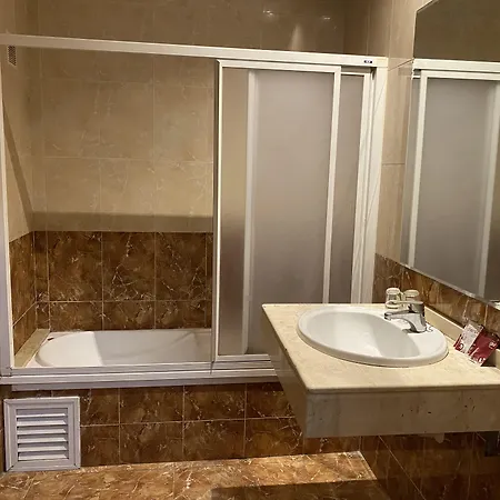Medina Centro מלון 2*