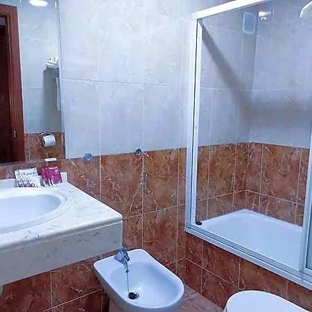 מלון Medina Centro 2*
