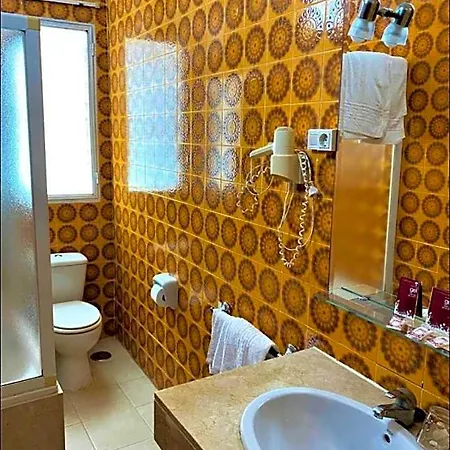 Medina Centro מלון 2*
